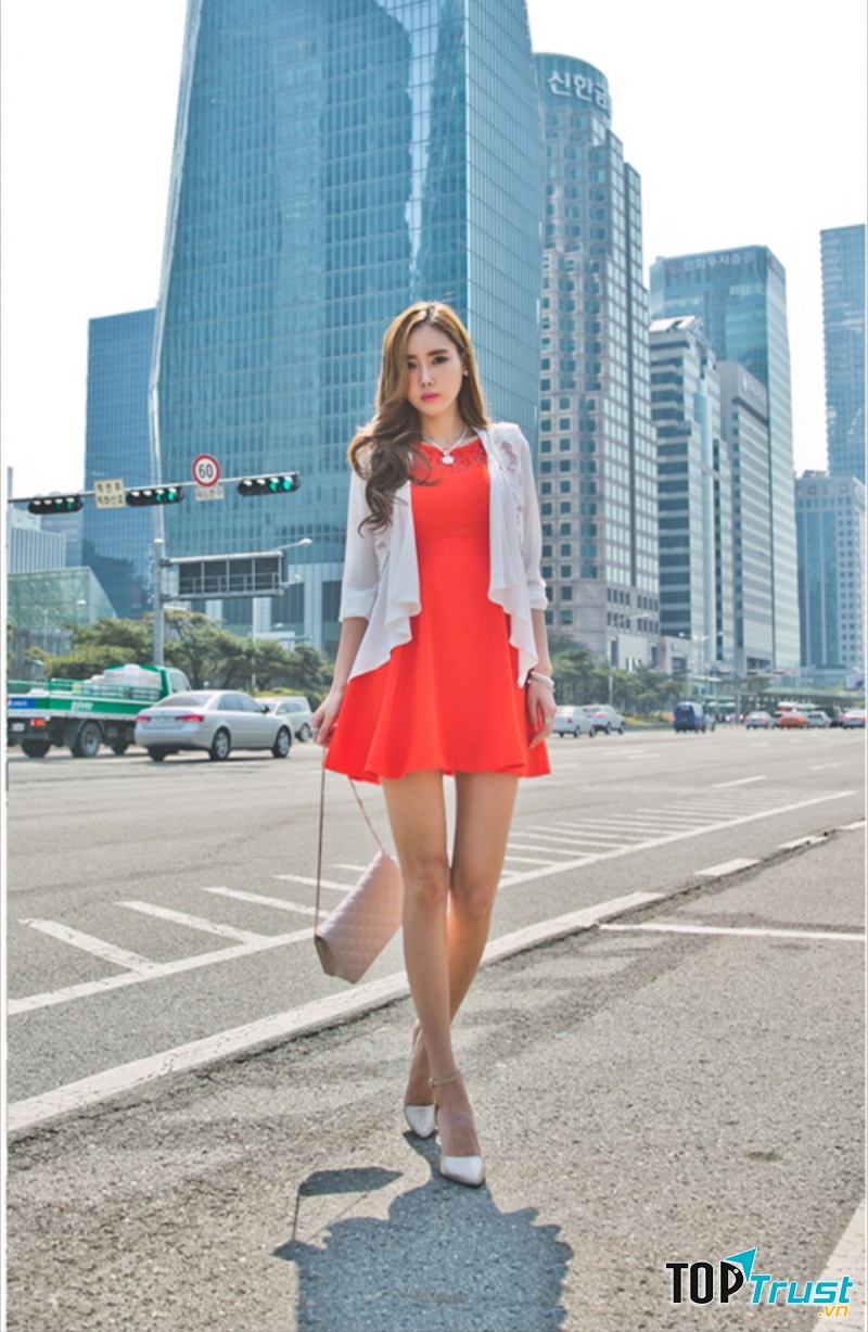 Không mặc váy quá ngắn