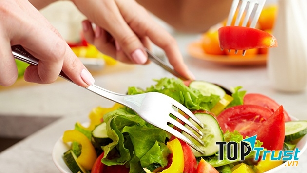 Nên ăn uống lành mạnh, bổ sung nhiều rau xanh và chất xơ