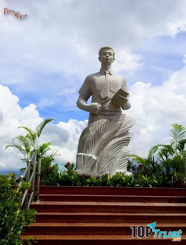 Tượng đài Nguyễn Thái Bình