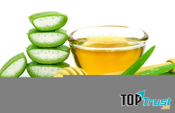 Làm đẹp da mặt bằng nha đam với mật ong