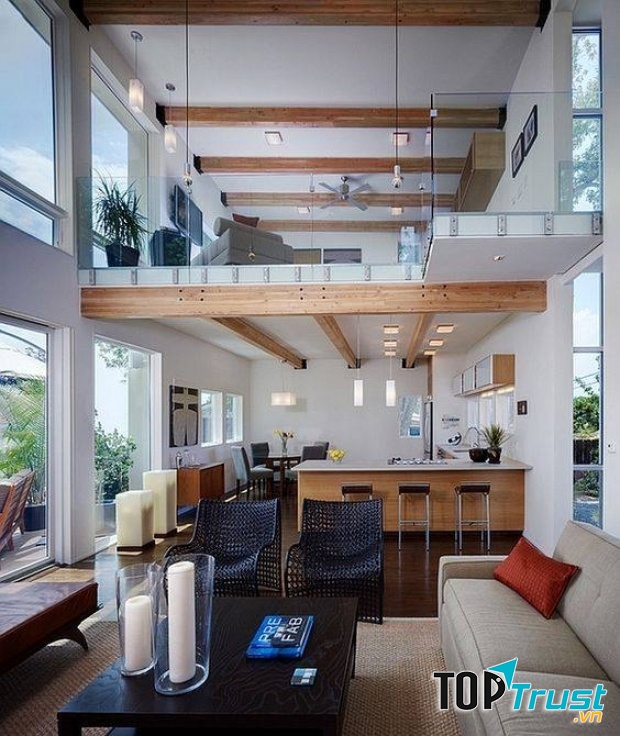 Vừa đẹp, vừa sáng sủa, lại vừa tiết kiệm diện tích. Một không gian không phải là quá lớn nhưng nó có thể chửa đựng phòng khách, bếp, phòng làm việc và phòng ngủ. Hai bên các cửa đều được làm bằng kính nên rất thoáng, cả trên gác lẫn dưới gác.
