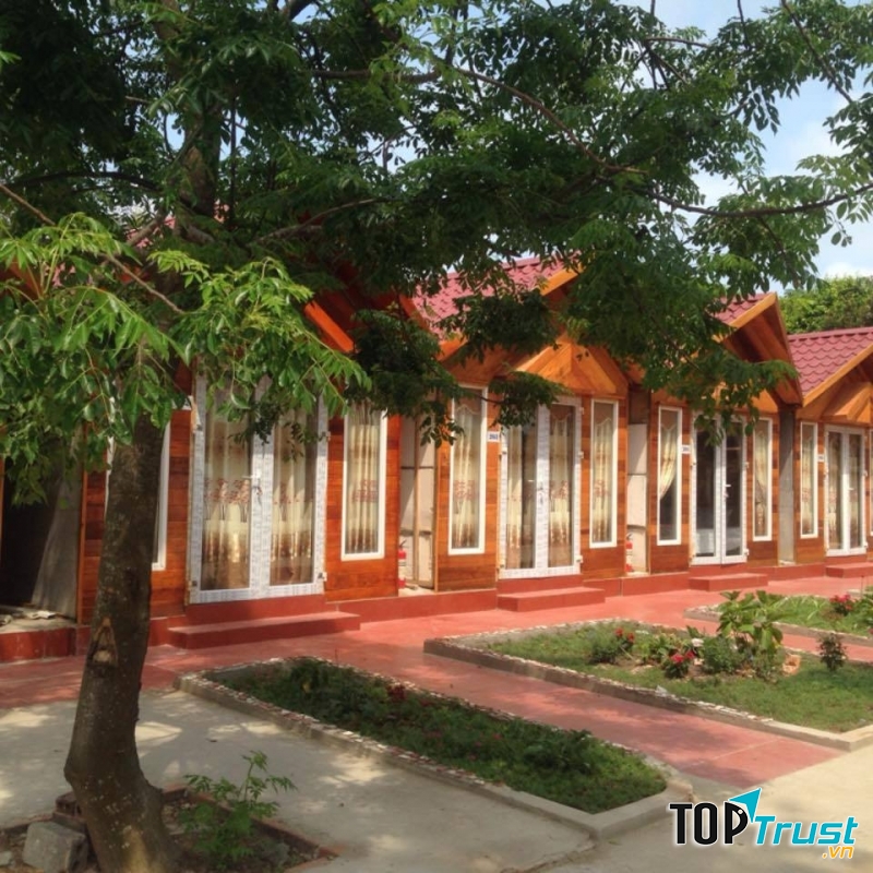 Nhà gỗ Chung Vũ