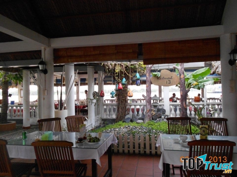 Nhà Hàng 13