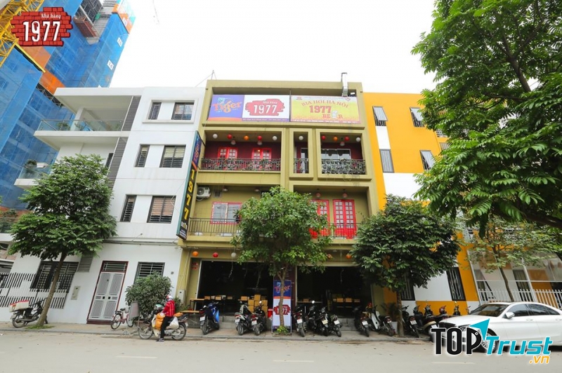 Với những mô hình của 1977, thực khách sẽ được trải nghiệm trong một không gian thoải mái, mát mẻ, sạch sẽ, nhân viên phục vụ chuyên nghiệp và nhiệt tình