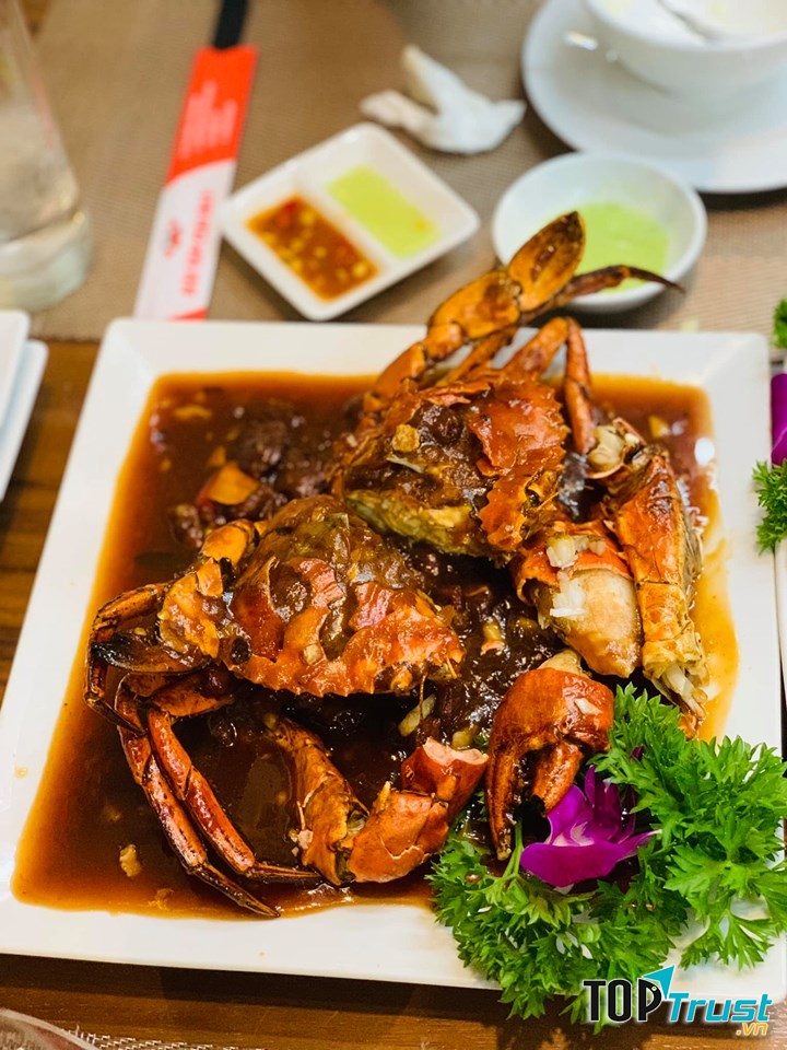 Thực khách sẽ không khỏi ngạc nhiên trước thực đơn lên đến cả trăm món của Cua Bay