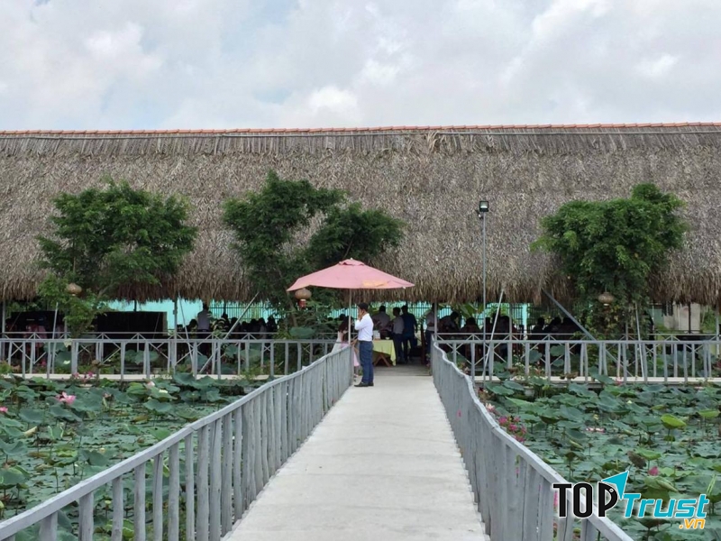Ngập tràn sắc sen trong Nhà hàng ẩm thực Đại Nam