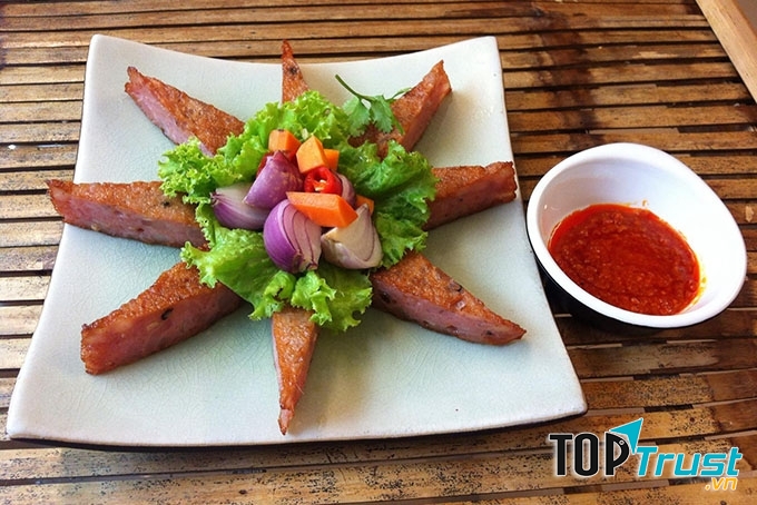 Menu đồ ăn được phục vụ tại nhà hàng Ân Nam rất đa dạng và phong phú