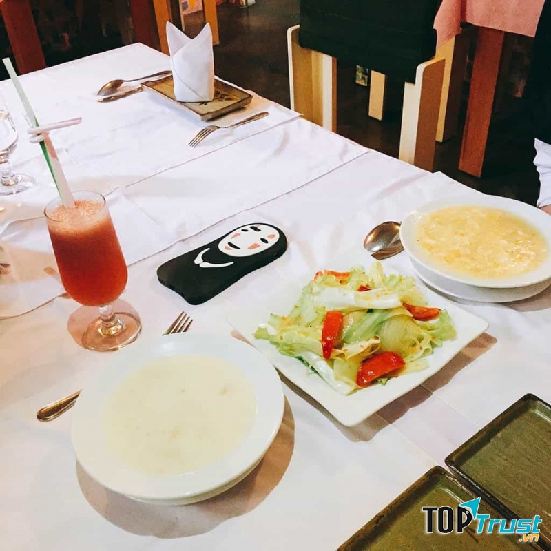 Artist Alley phục vụ cả món Tây và món Việt