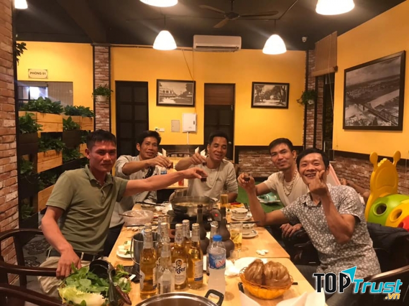 Nhà hàng Bảy Hồng