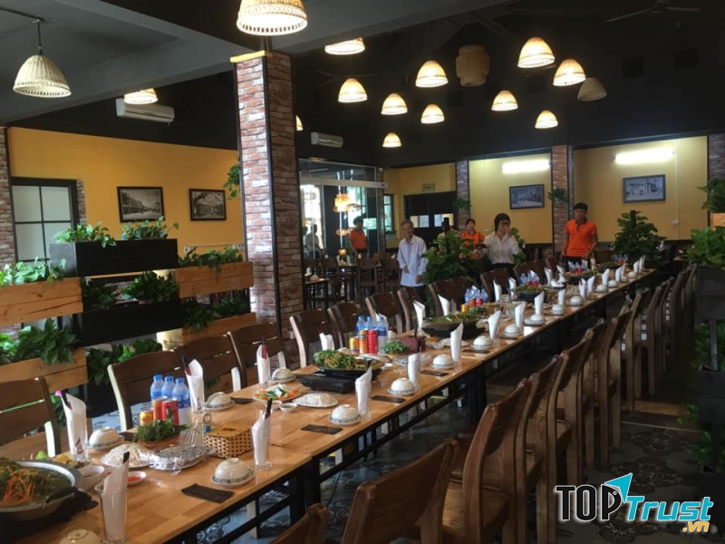 Nhà hàng Bảy Hồng