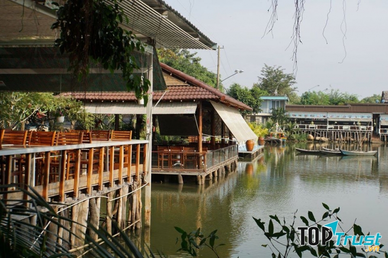 Không gian nhà hàng