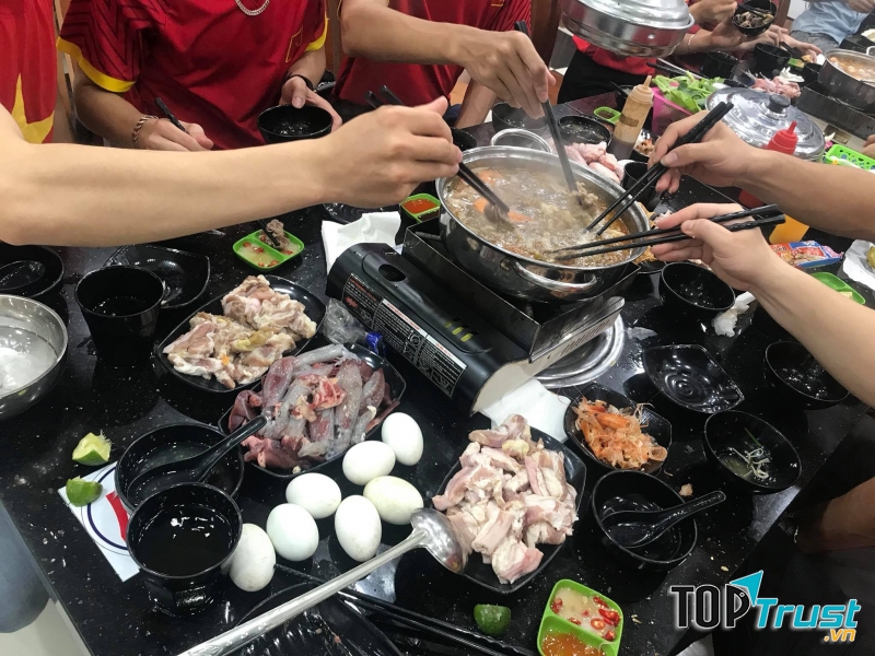 Thêm vào đó, Buffet Nam Hải sở hữu đội ngũ nhân viên phục vụ nhiệt tình luôn luôn làm khách hàng hài lòng.