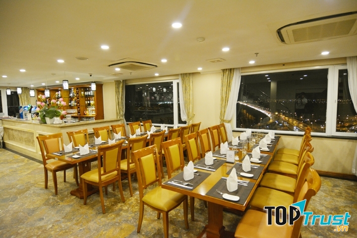 Nhà hàng Buffet Sen Việt là một trong những nhà hàng có không gian đẹp nhất ở Hà Nội