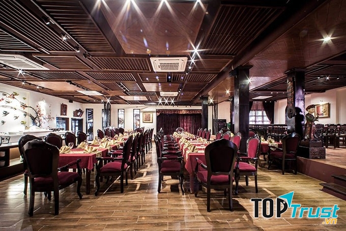 Rico Restaurants sở hữu không gian rộng rãi, thoáng đãng và thanh lịch