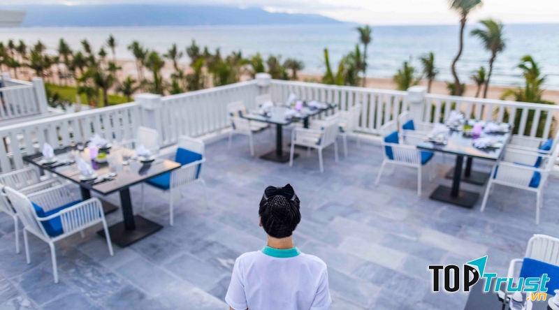 View cực đẹp nhìn ra biển tại nhà hàng hải sản Cá Chồn Cồ