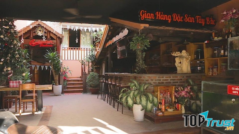 Không gian nhà hàng thiết kế theo phong cách nhà sàn Tây Bắc