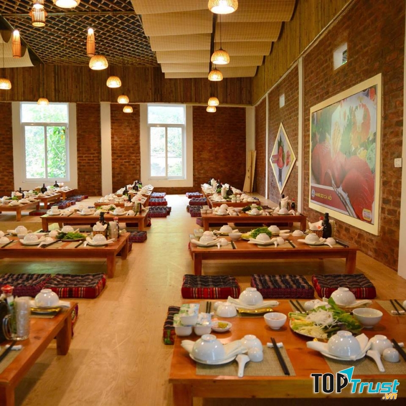 Không gian thoáng đãng, sang trọng, nhân viên chuyên nghiệp lịch sự