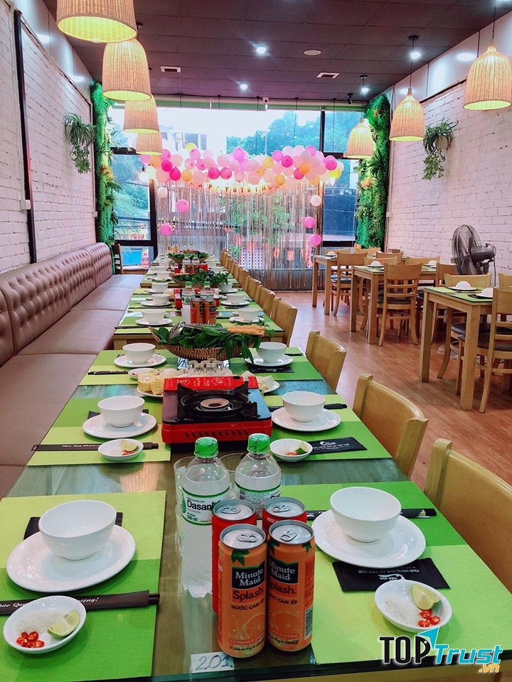 Không gian tại nhà hàng Chả Cá Tiến Vua