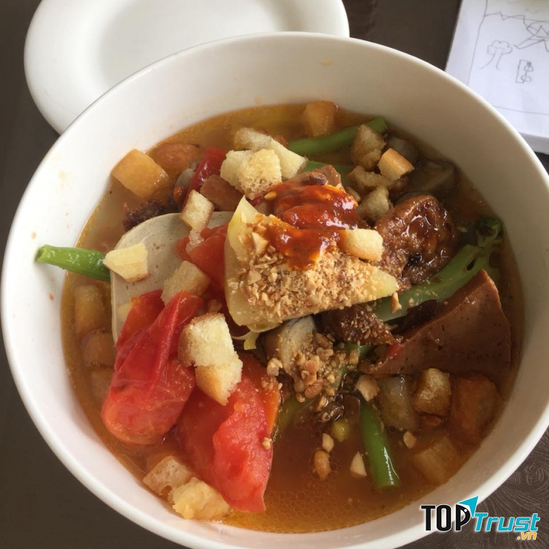 Món ăn tại nhà hàng Chay Pháp Hoa