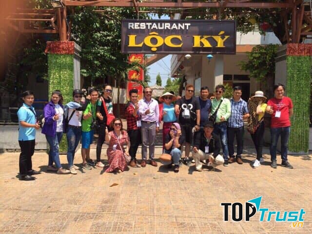 Nhà hàng Cơm Niêu Lộc Ký