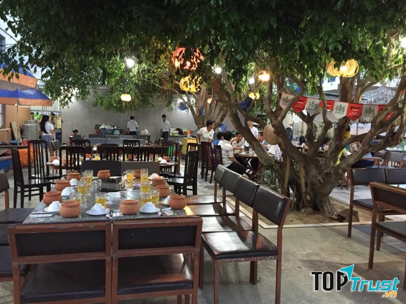 Nhà hàng cơm niêu Lộc Ký