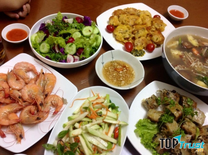 Nhà hàng cơm Thiên Phú