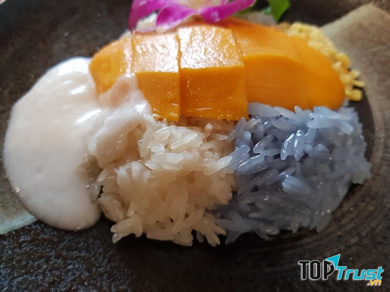 Nhà Hàng Con Voi Vàng