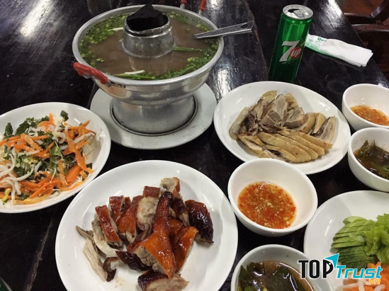 Món vịt của nhà hàng