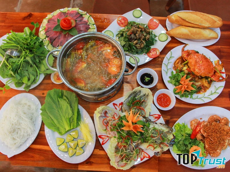 Lẩu cua tại nhà hàng cua Cớm