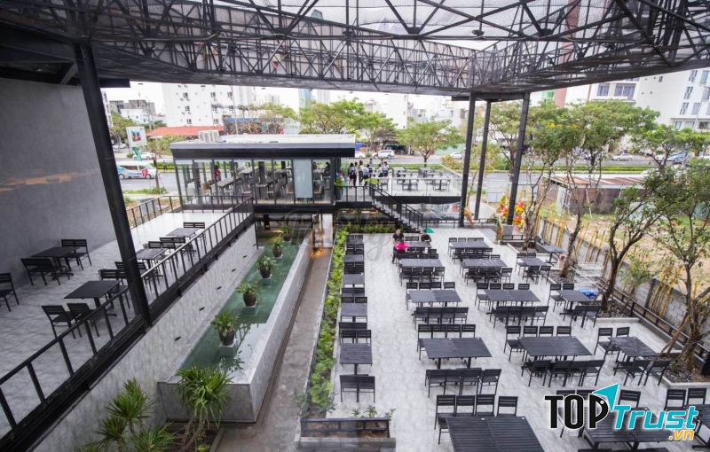 Không gian nhà hàng Cua Cớm rọng rãi, sang trọng