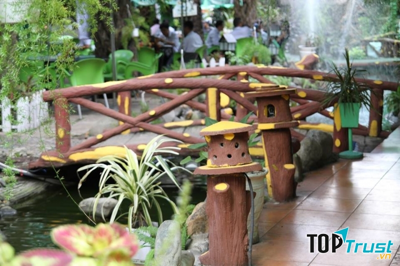 Nhà Hàng Đông Hồ Eden