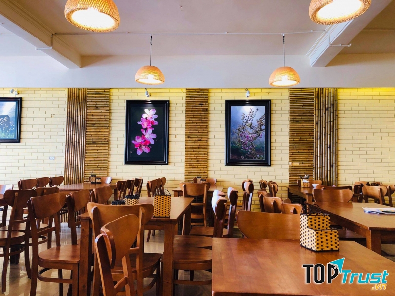 Nhà Hàng Già Bản