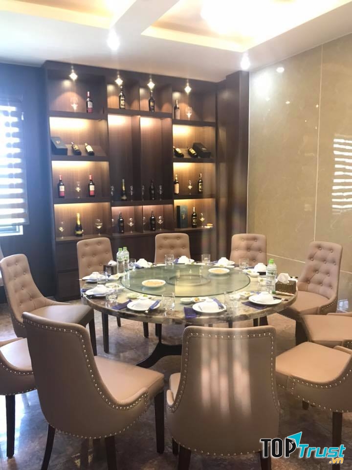 Không gian thoáng đãng rộng rãi, phù hợp với tổ chức tiệc hay liên hoan.