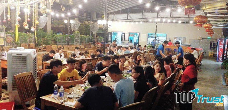 Nhà hàng đông đúc