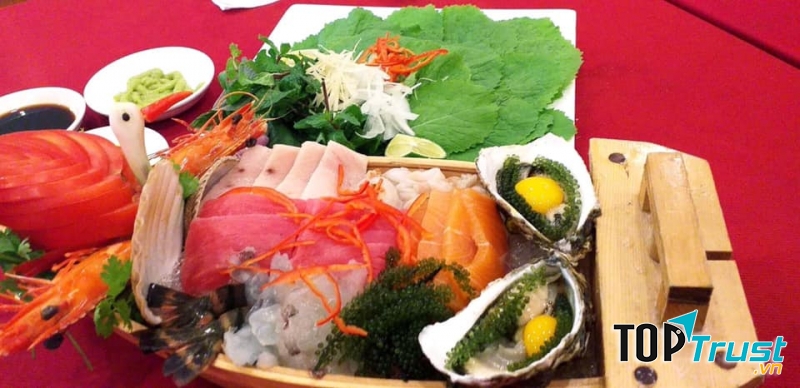 Món sashimi trang trí bắt mắt, hấp dẫn