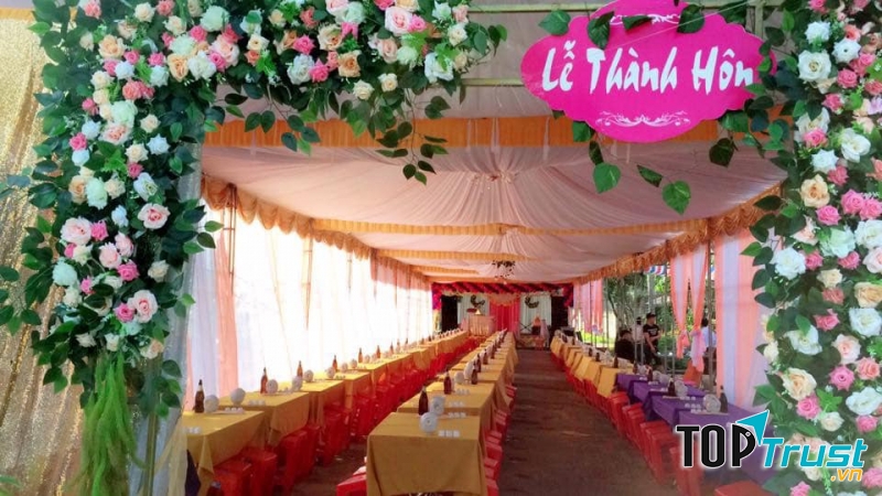 Mãu trang trí rạp cưới đa dạng