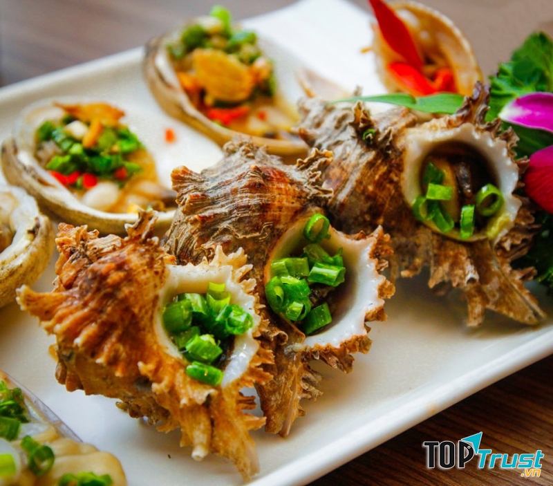 Món hải sản hấp dẫn tại nhà hàng