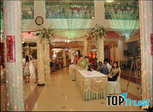 Nhà hàng Hoa Viên Hạnh phúc