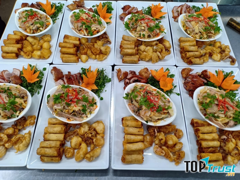 Nhà Hàng Hoa viên Tri Kỷ