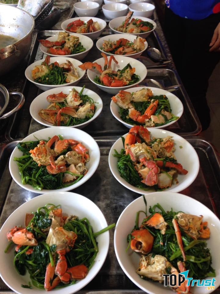 Món ăn tại nhà hàng Hồng Bàng