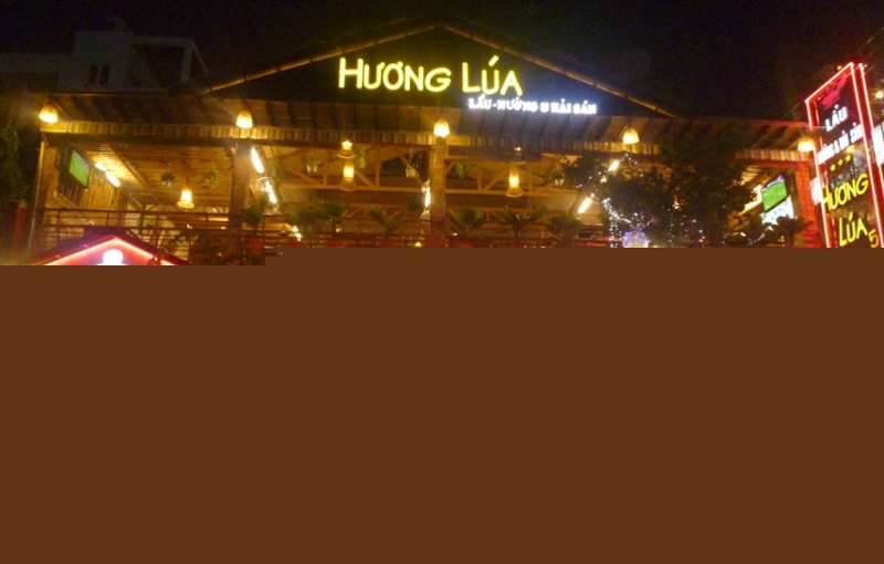 Không gian lộng lẫy vào buổi tối của Hương Lúa