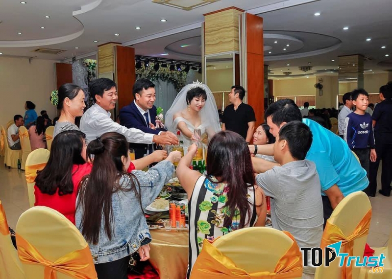 Nhà hàng khách sạn Phù Đổng