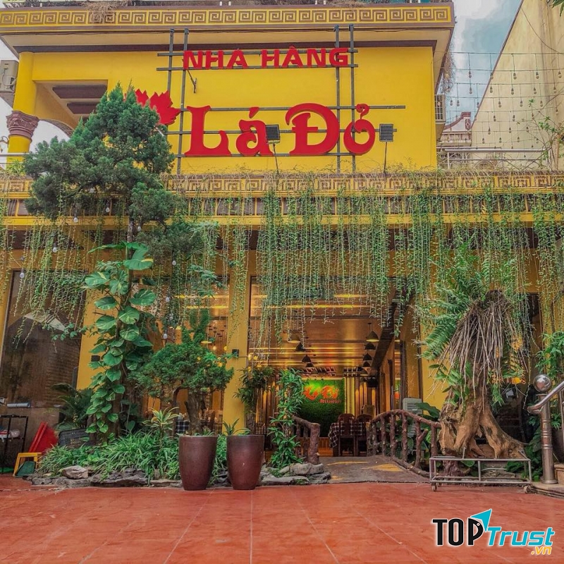 Nhà hàng Lá Đỏ