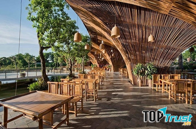 Nhà hàng Lã Vọng được đánh giá là nơi sở hữu những tuyệt tác nghệ thuật từ mây và tre