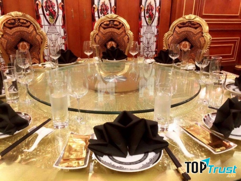 Nhà hàng Lake View