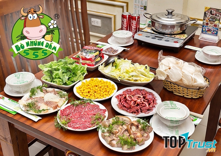 Nhà hàng Lẩu Bò Nhúng Dấm 555 là quán lẩu ngon nức tiếng