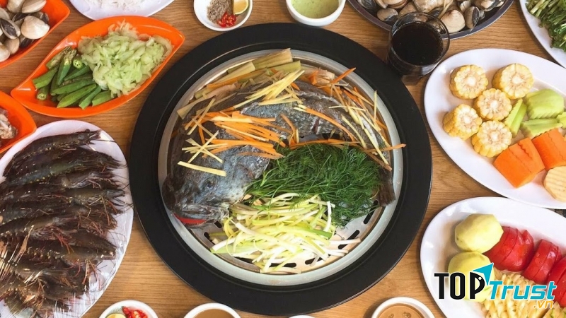 Nếu bạn ở khu vực Vĩnh Phúc lại muốn trải nghiệm hình thưc lẩu mới mẻ này thì có thể tìm đến với nhà hàng lẩu hơi Hongkong Sanji – nhà hàng lẩu hơi công nghệ cao đầu tiên số 1 tại Vĩnh Phúc.