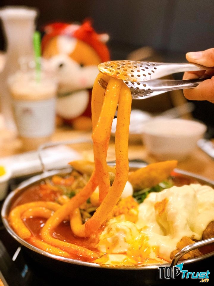 Nhà hàng lẩu tokbokki Young Dabang
