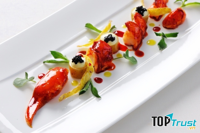 Toàn bộ các món ở đây đều được làm từ những nguyên liệu cao cấp bởi chef Sakal Phoeung