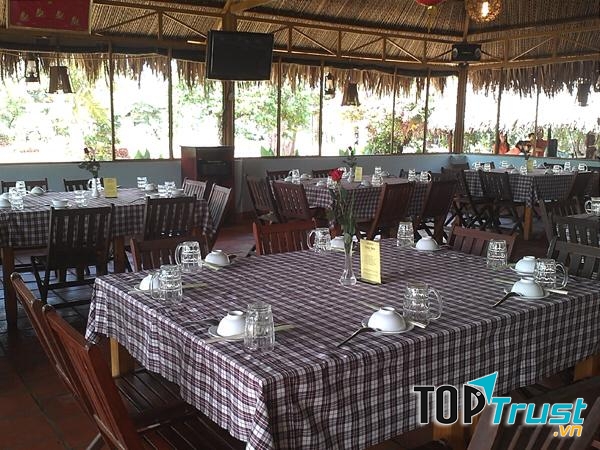 Không gian nhà hàng